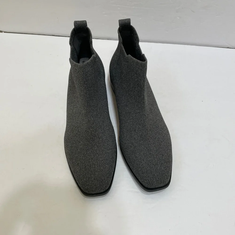 NEW WITHOUT TAGS VIVAIA RYAN PRO KNIT ANKLE‎ BOOTS IN DARK GRAY